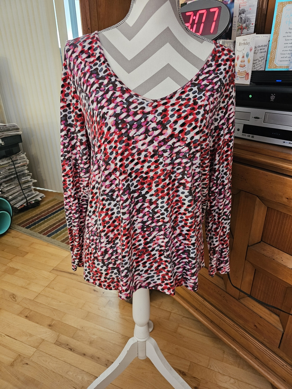 Liz Claiborne Pink Red Black Multi-Print Long Sleeve V-Neck Top